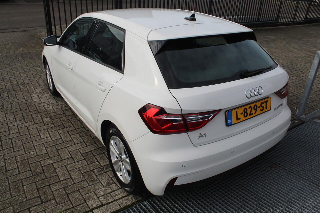 Audi A1 Sportback 30 TFSI STERRENHEMEL Virtueel cockpit/Stoelverwarming/Keyless go/Bluetooth/Climate control/Licht metalen velgen