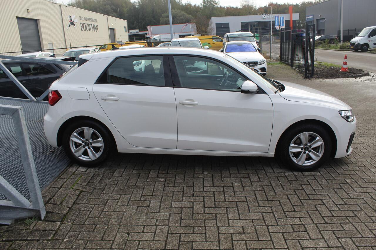 Audi A1 Sportback 30 TFSI STERRENHEMEL Virtueel cockpit/Stoelverwarming/Keyless go/Bluetooth/Climate control/Licht metalen velgen