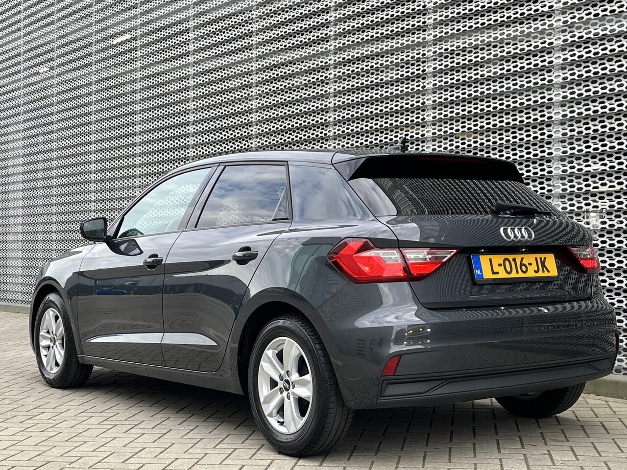 Audi A1 Sportback 25 TFSI Pro Line / App connect / Camera / Parkeersensoren V+A / Cruise controle / Lichtmetaal 15 inch /