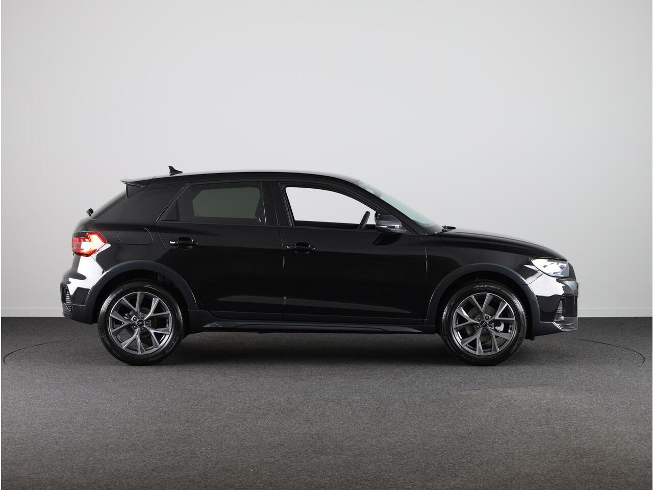 Audi A1 allstreet 30 TFSI Advanced edition 110pk | Private lease vanaf ¤ 597,- pm| Parkeerrijcamera, keyless entry, verwarmbare voerstoelen, led koplampen
