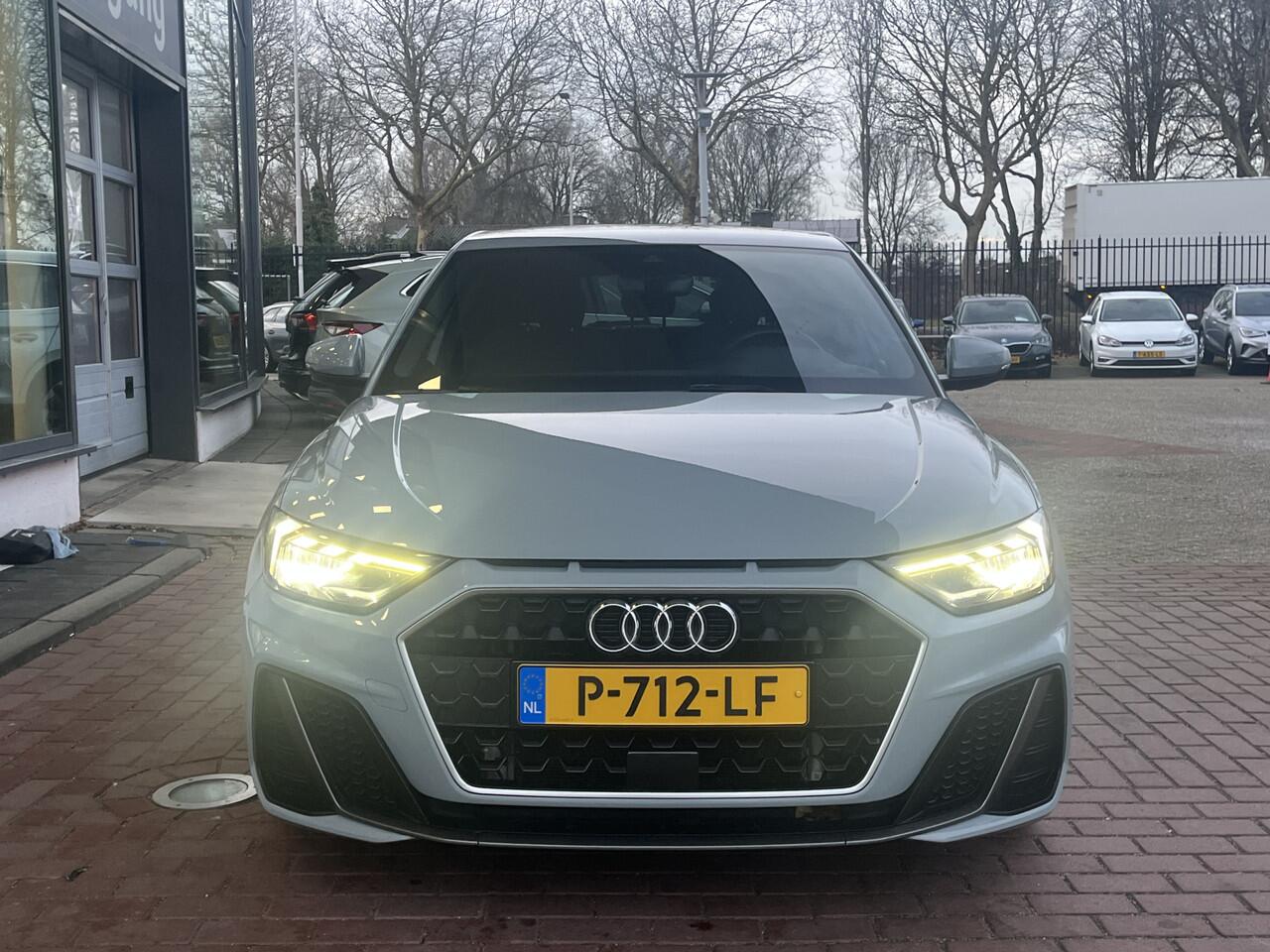 Audi A1 Sportback 30 TFSI S edition / Led / 17 Inch / Sfeerverlichting / PDC / Cruise Control / Half-Leder