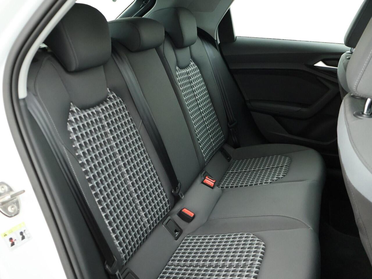 Audi A1 Sportback 25 TFSI + SFEERVERLICHTING | APPLE CARPLAY | VIRTUAL COCKPIT | SPORTSTOELEN | STOELVERW.