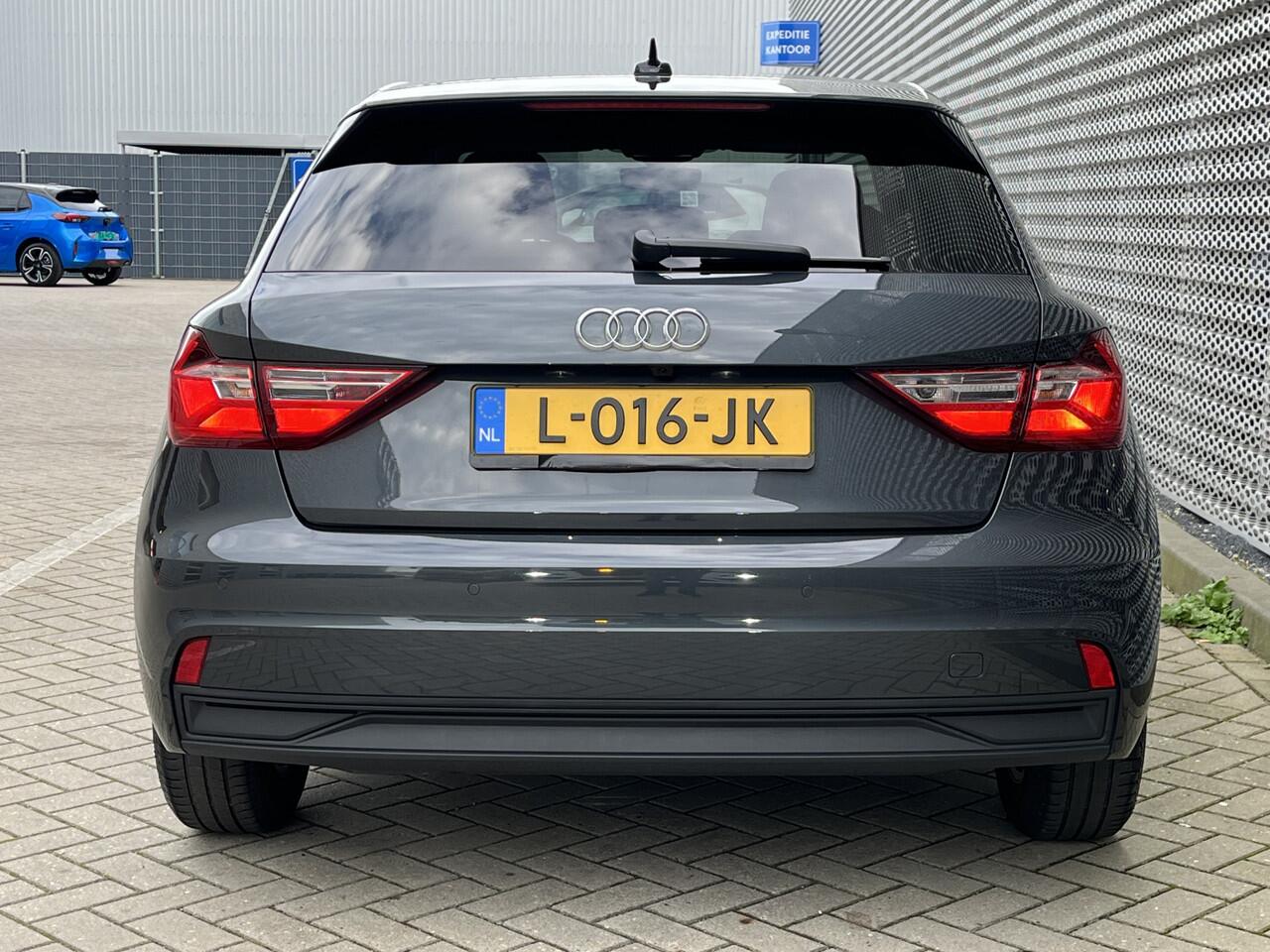 Audi A1 Sportback 25 TFSI Pro Line / App connect / Camera / Parkeersensoren V+A / Cruise controle / Lichtmetaal 15 inch /