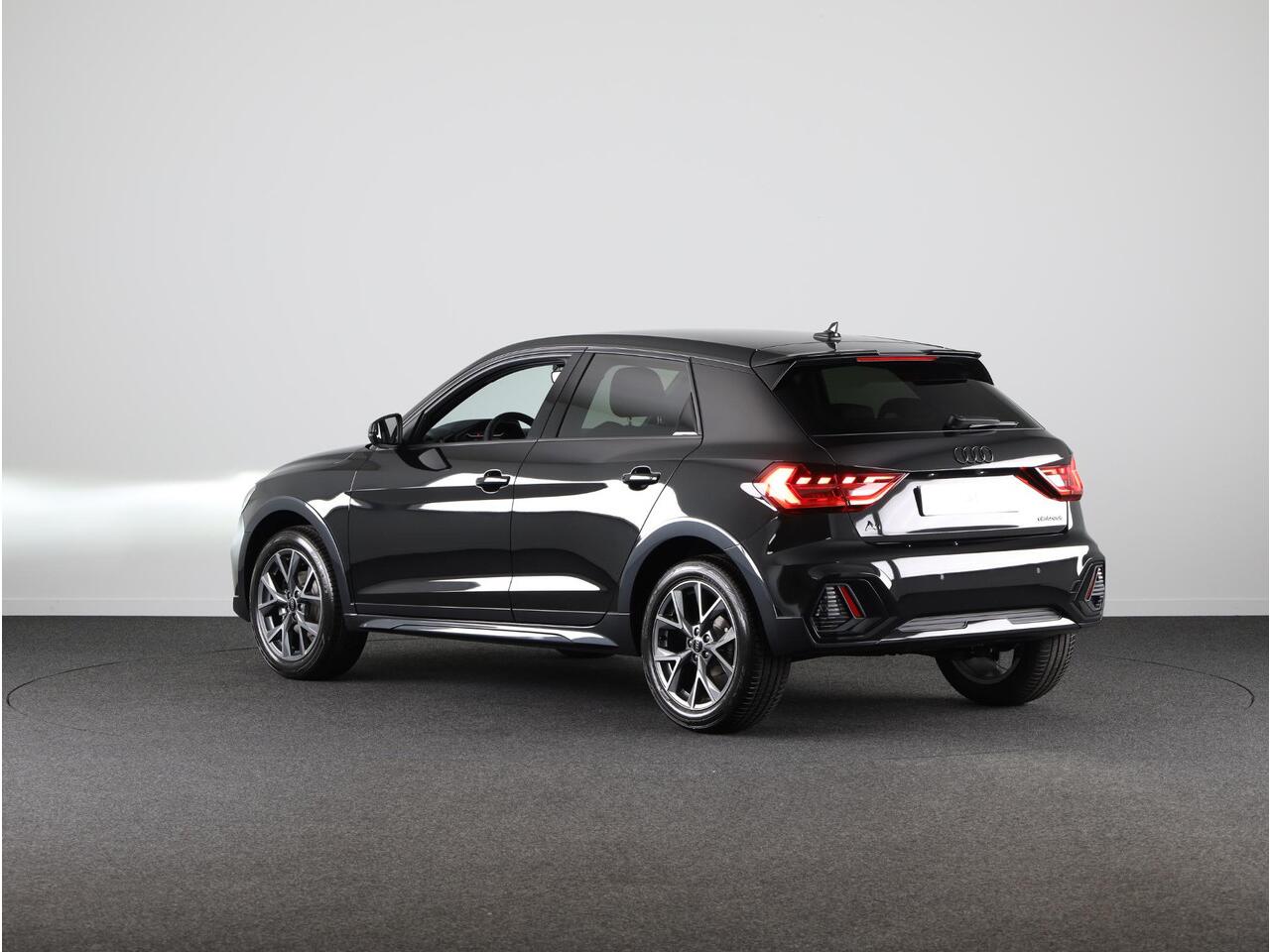 Audi A1 allstreet 30 TFSI Advanced edition 110pk | Private lease vanaf ¤ 597,- pm| Parkeerrijcamera, keyless entry, verwarmbare voerstoelen, led koplampen