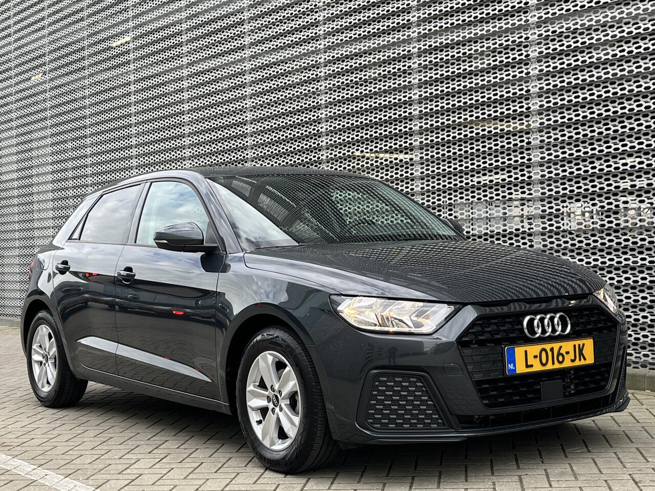 Audi A1 Sportback 25 TFSI Pro Line / App connect / Camera / Parkeersensoren V+A / Cruise controle / Lichtmetaal 15 inch /