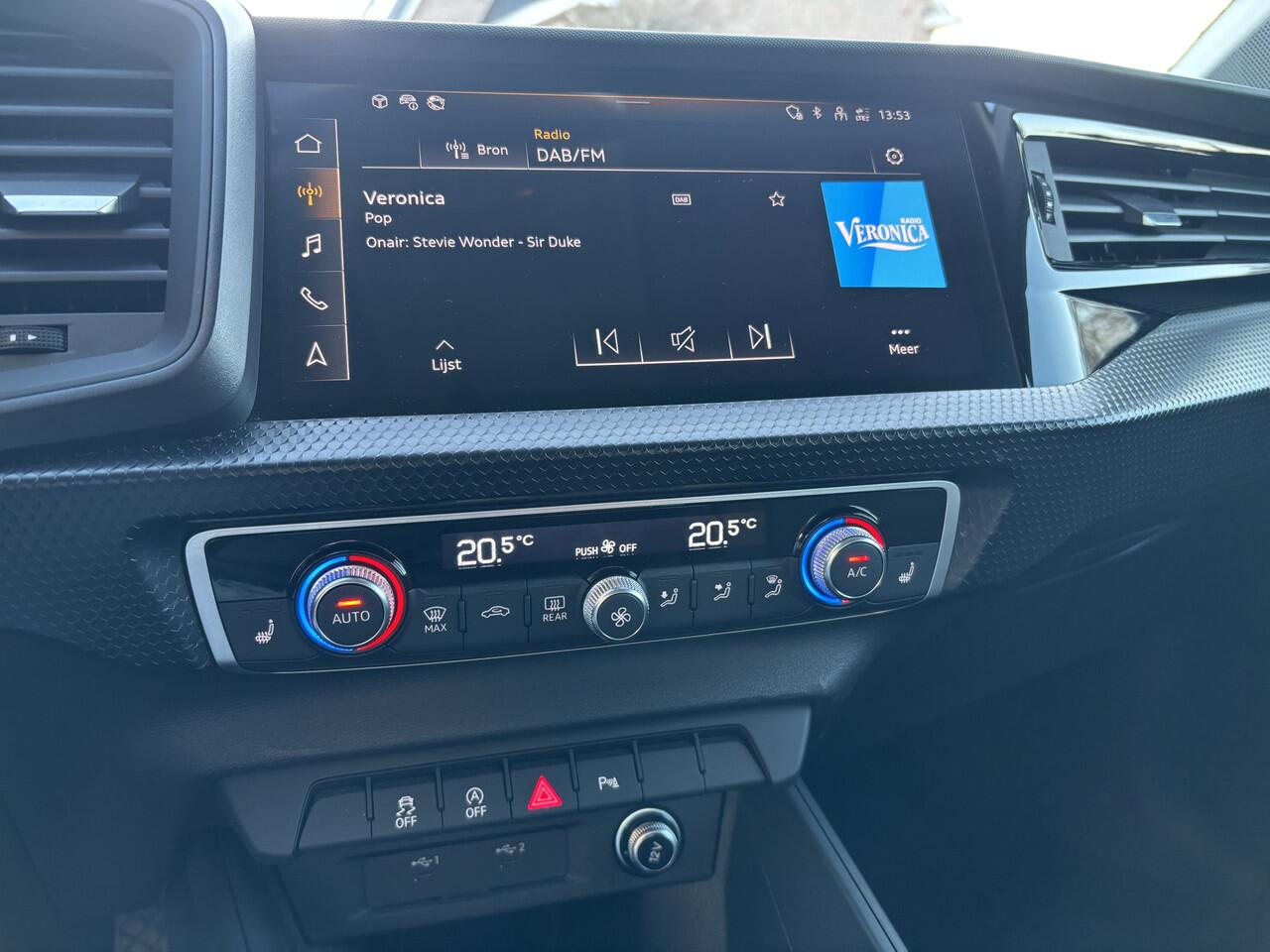 Audi A1 Sportback 30 TFSI S edition Automaat Digi-dash / Parksensors / Zwart dak