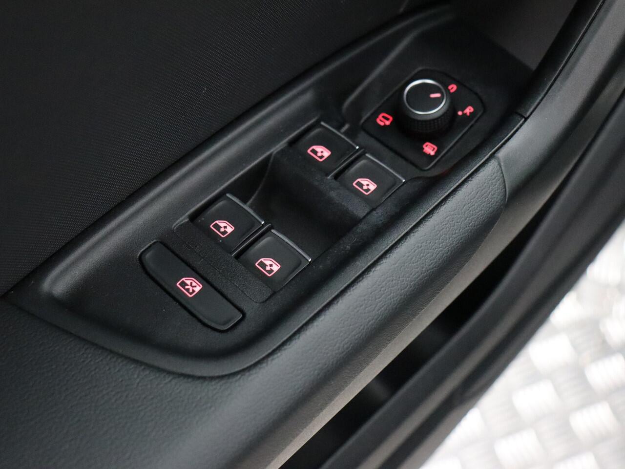 Audi A1 Sportback 30 TFSI Advanced edition S-Line (Stoelverw. / Carplay / Navi)