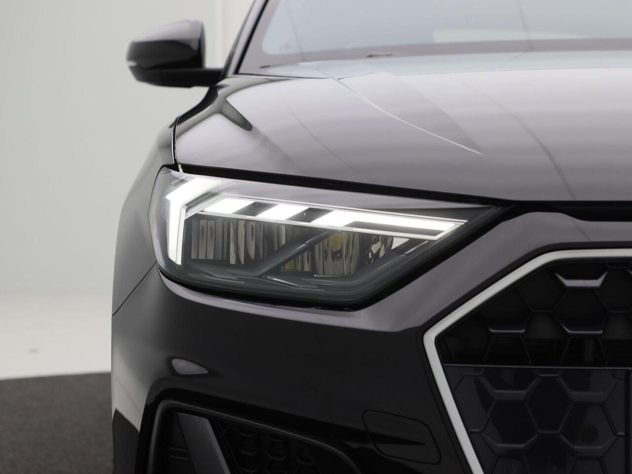 Audi A1 Sportback 25 TFSi Automaat S edition | Adaptive Cruise | Carplay | Navigatiesysteem | Parkeersensoren | Stoel Verwarming | LED | 18 Inch | 11.448 Km!!