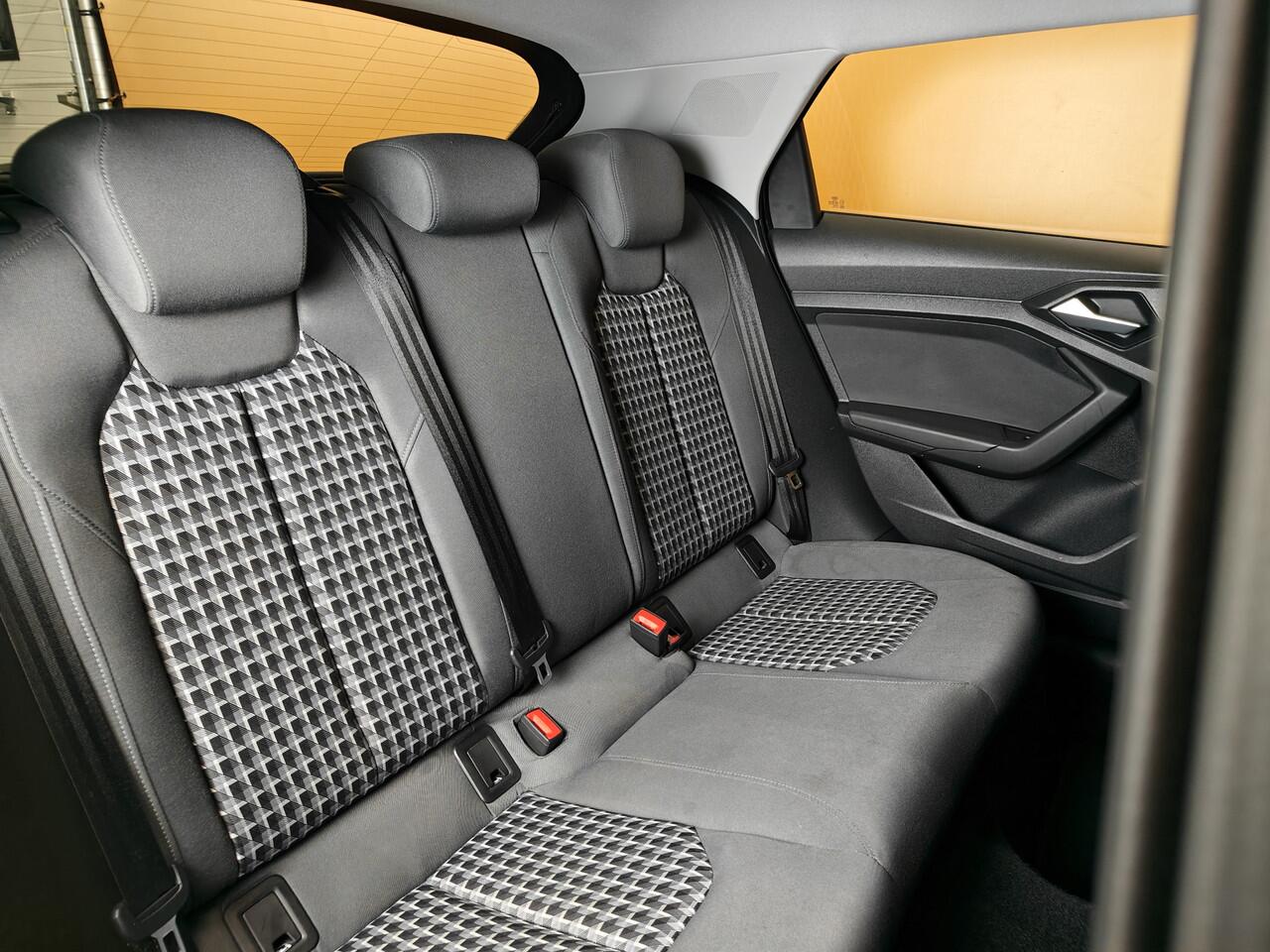 Audi A1 Sportback 25 TFSI epic lmw | stuurbedeining