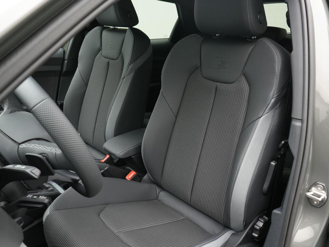 Audi A1 Sportback 30 TFSI 116 pk S-tronic S edition / S-Line | Navigatie | Stoelverwarming | Adaptive Cruise | Parkeersensoren voor/achter | Sportstoelen | Optiekpakket zwart plus | 18 inch