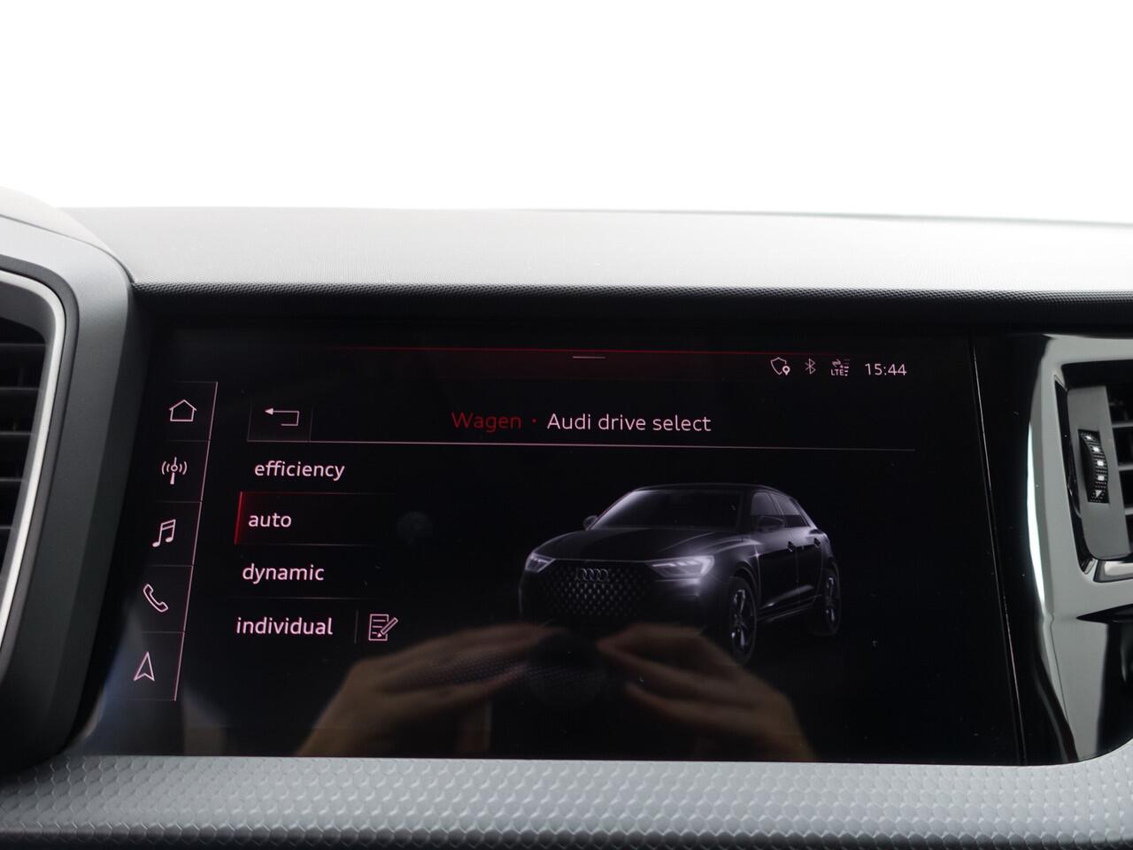 Audi A1 Citycarver 30 TFSI S Line Aut- Two Tone, Xenon Led, CarPlay, Virtual Cockpit, Keyless, Stoelverwarming