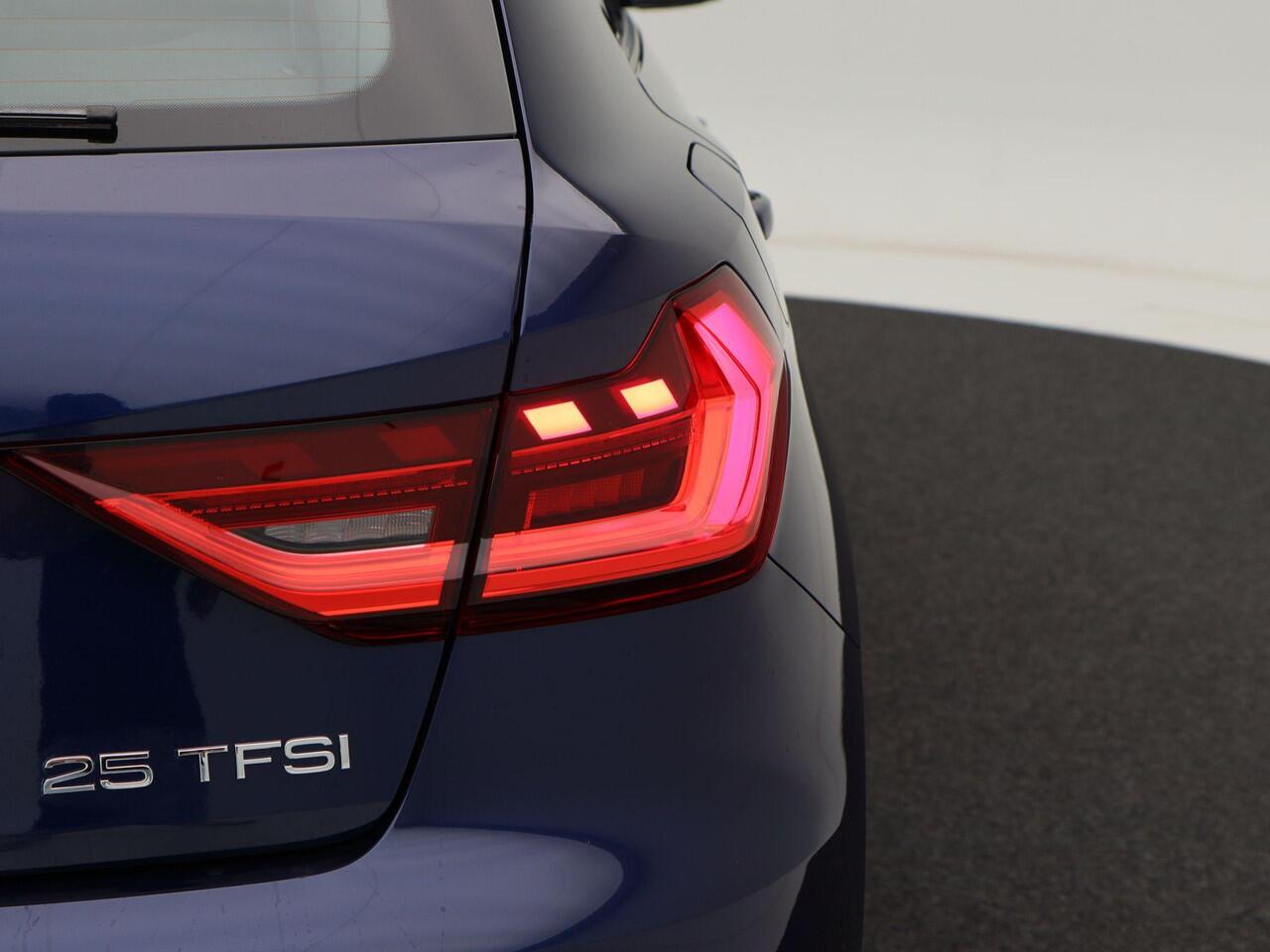 Audi A1 Sportback 25 TFSI | Advanced edition | | Automaat | Contrast dak | Parkeerhulp plus | 17 inch |