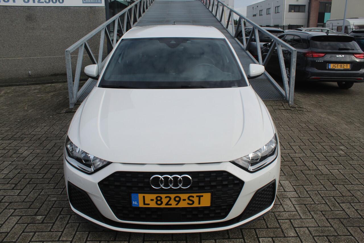 Audi A1 Sportback 30 TFSI STERRENHEMEL Virtueel cockpit/Stoelverwarming/Keyless go/Bluetooth/Climate control/Licht metalen velgen
