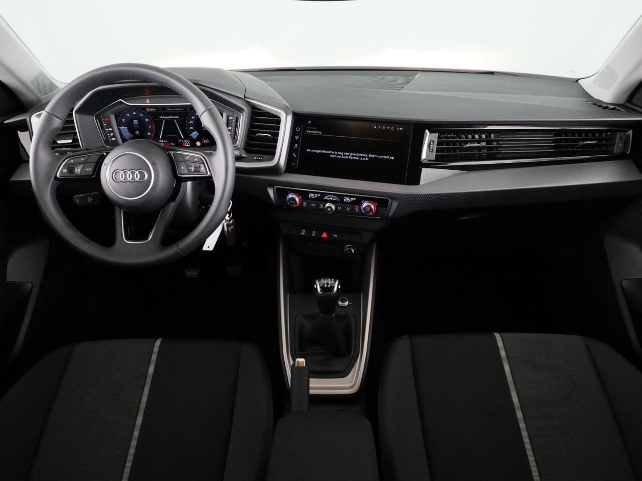 Audi A1 Sportback 25 TFSI S edition 95pk | Parkeerhulp plus | Automatische airco | Navigatie via App | 17 inch lichtmetalen velgen | Dak in contrast kleur