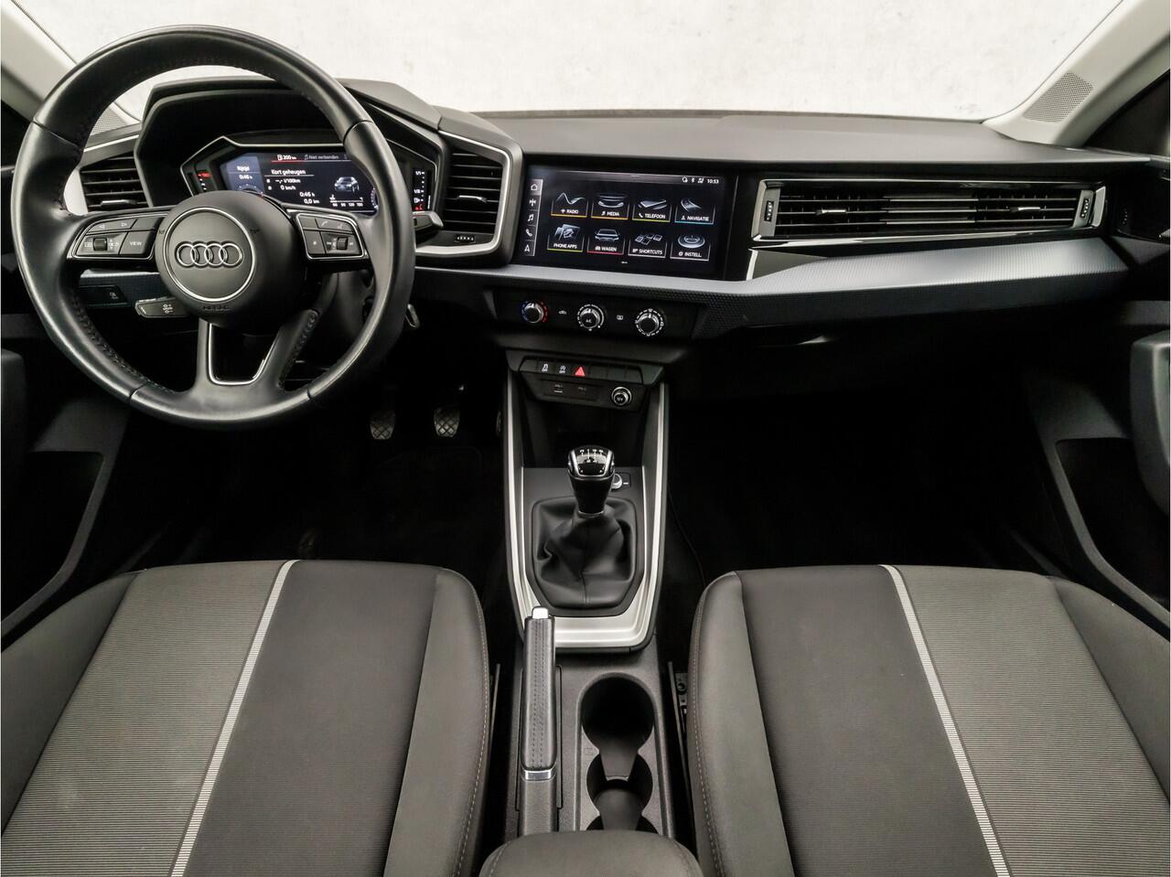 Audi A1 Sportback 25 TFSI Sport (APPLE CARPLAY, GROOT NAVI, CRUISE, GETINT GLAS, SPORTSTOELEN, LEDER STUURWIEL, LANE ASSIST, NIEUWE APK, NIEUWSTAAT)