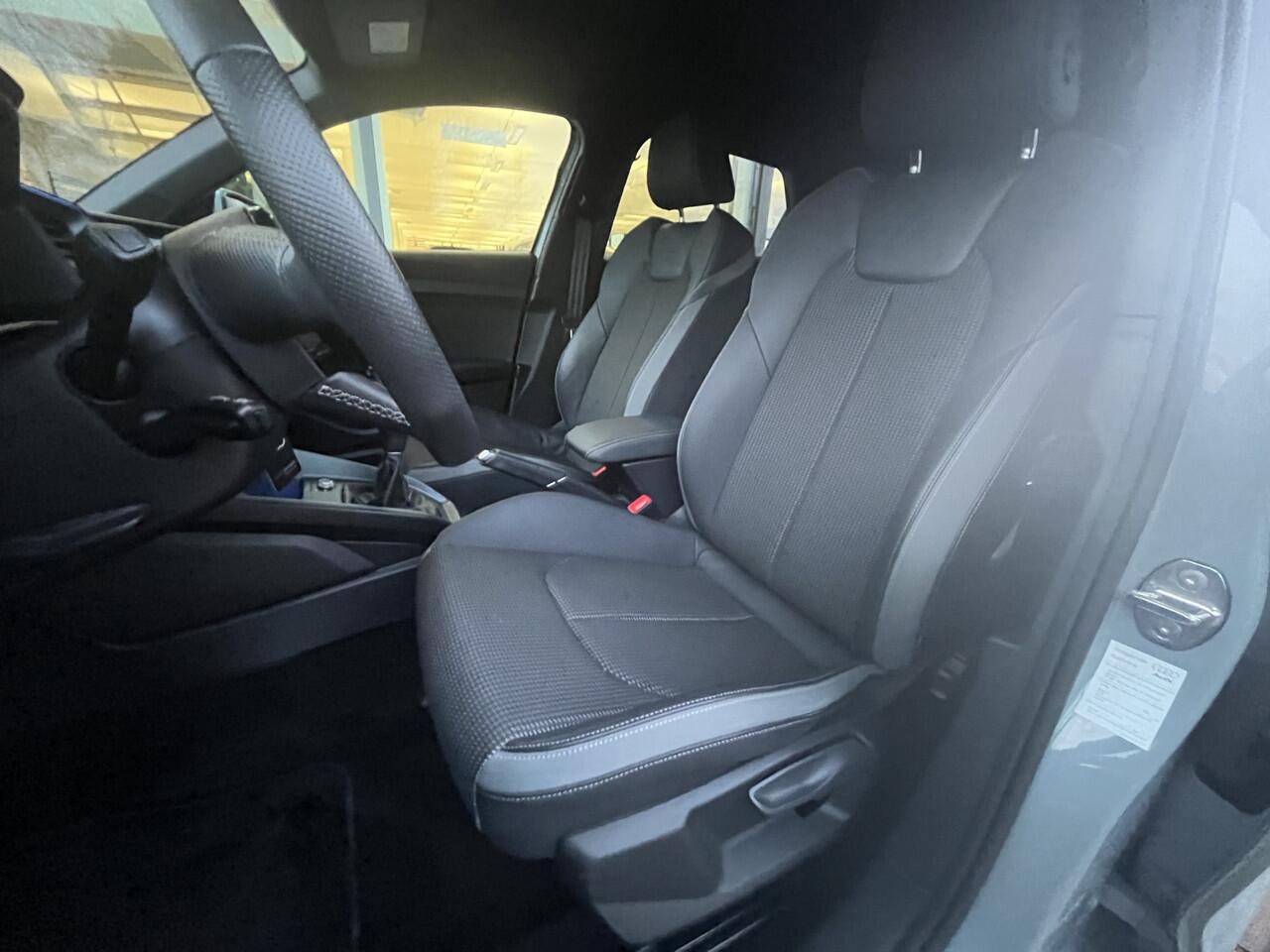 Audi A1 Sportback 30 TFSI S edition / Led / 17 Inch / Sfeerverlichting / PDC / Cruise Control / Half-Leder