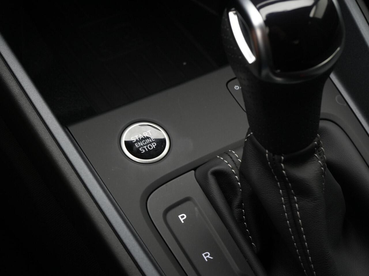 Audi A1 Sportback 30 TFSI 116 pk S-tronic S edition / S-Line | Navigatie | Stoelverwarming | Adaptive Cruise | Parkeersensoren voor/achter | Sportstoelen | Optiekpakket zwart plus | 18 inch