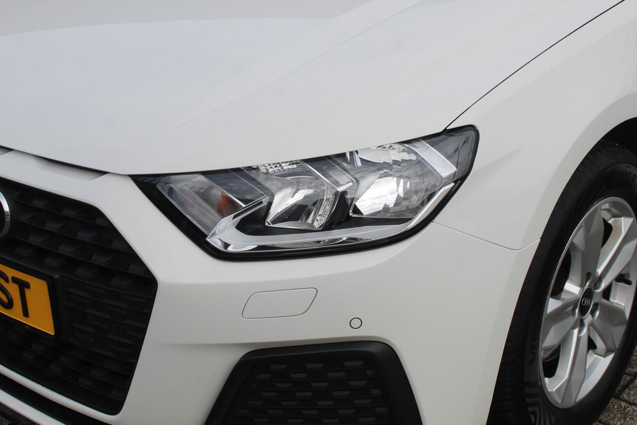 Audi A1 Sportback 30 TFSI STERRENHEMEL Virtueel cockpit/Stoelverwarming/Keyless go/Bluetooth/Climate control/Licht metalen velgen