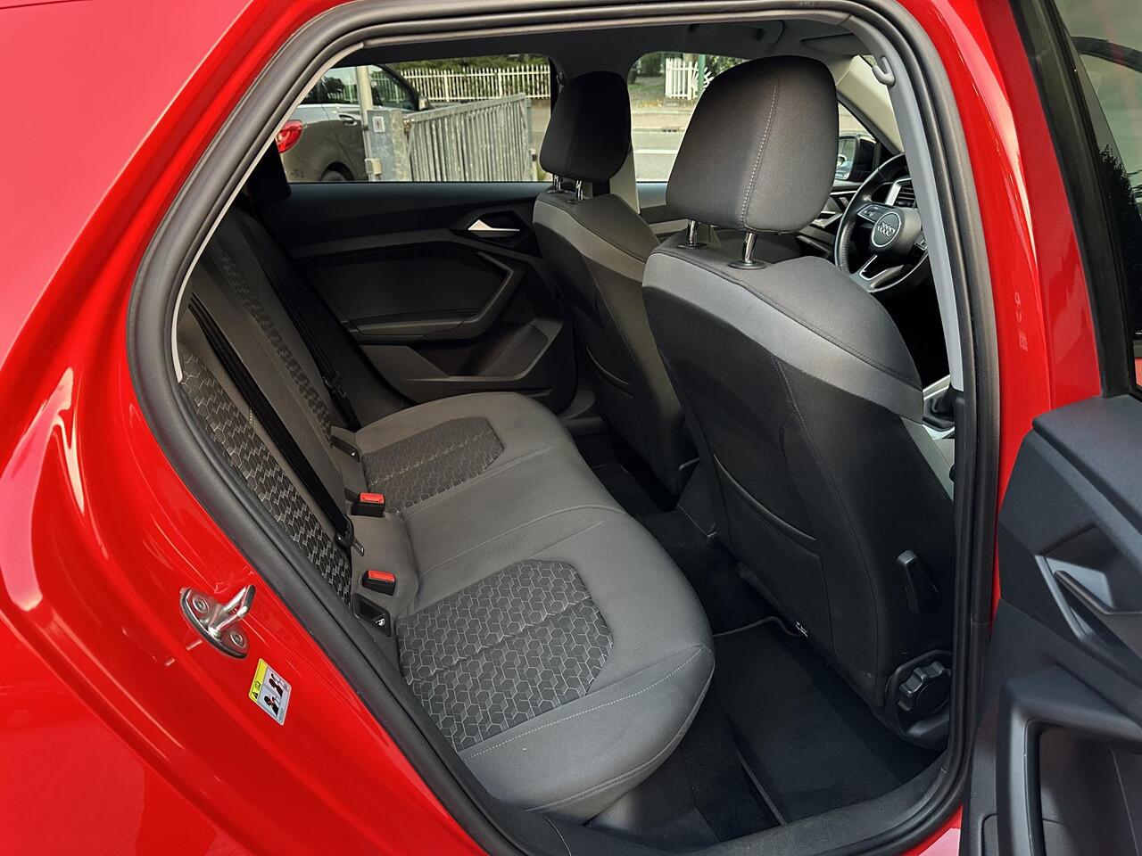 Audi A1 Sportback 30 TFSI 6-Bak Advanced Epic 1eEig|TwoTone|CarPlay|DAB|Rijstrook|Cruise