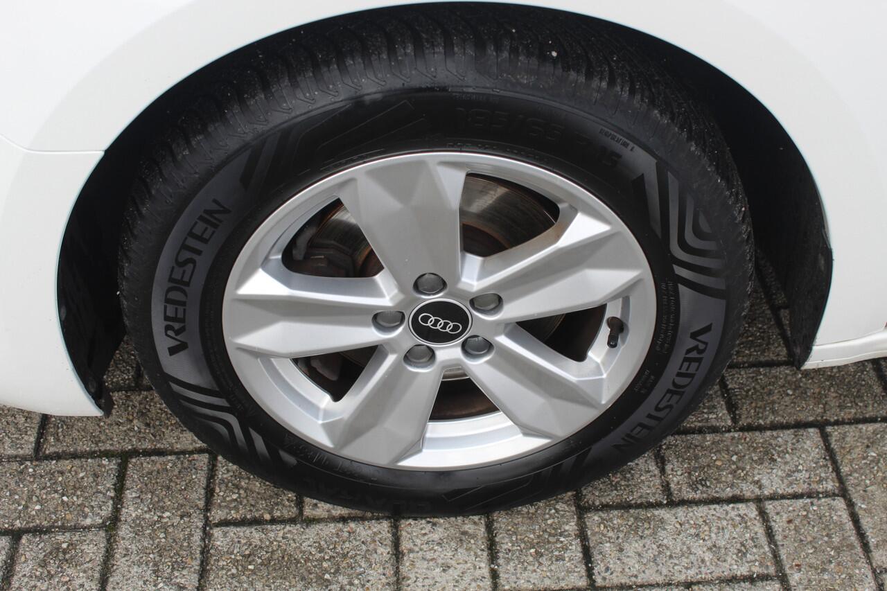 Audi A1 Sportback 30 TFSI STERRENHEMEL Virtueel cockpit/Stoelverwarming/Keyless go/Bluetooth/Climate control/Licht metalen velgen