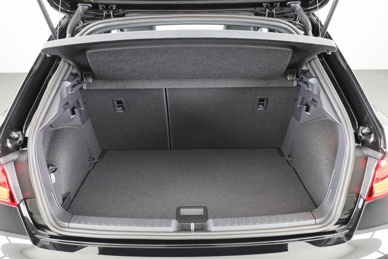 Audi A1 allstreet 30 TFSI Advanced edition 110pk | Private lease vanaf ¤ 597,- pm| Parkeerrijcamera, keyless entry, verwarmbare voerstoelen, led koplampen