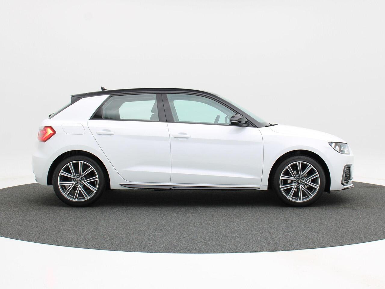 Audi A1 Sportback Advanced edition 25 TFSi | Contrast dak | 17 Inch | Parkeersensoren | CarPlay | Cruise Control |