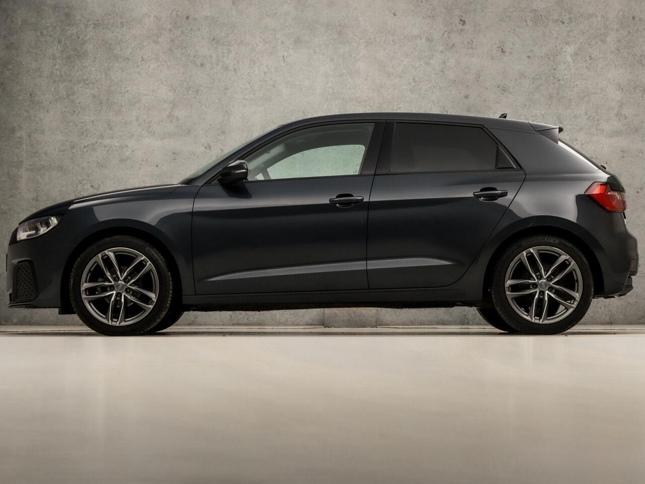 Audi A1 Sportback 25 TFSI Sport (APPLE CARPLAY, GROOT NAVI, CRUISE, GETINT GLAS, SPORTSTOELEN, LEDER STUURWIEL, LANE ASSIST, NIEUWE APK, NIEUWSTAAT)