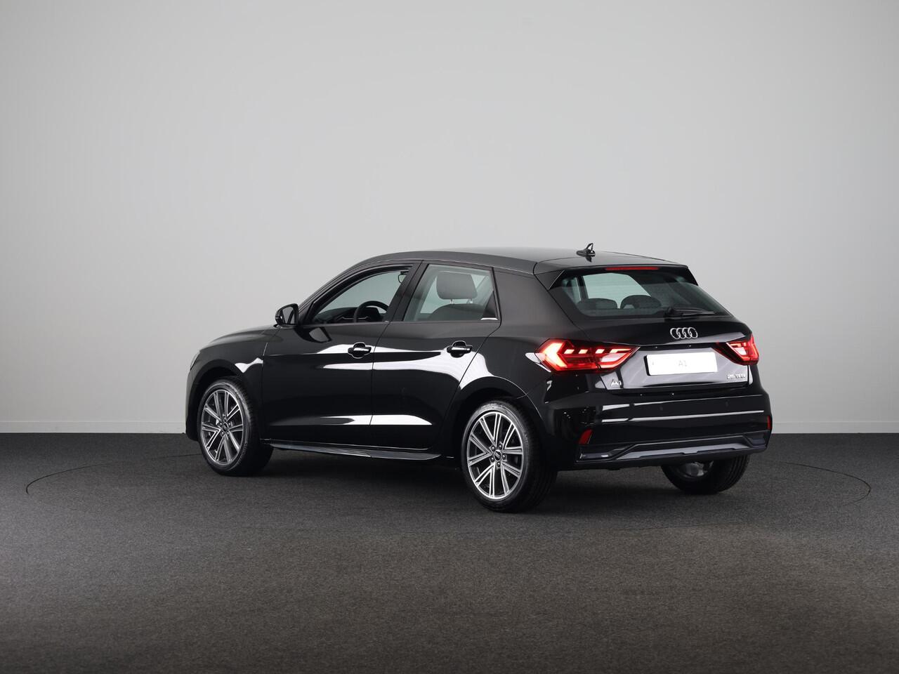 Audi A1 Sportback Advanced edition 25 TFSI 95 pk | Parkeerhulp plus | Automatische airco | Apple carplay | Dak in contrast kleur |