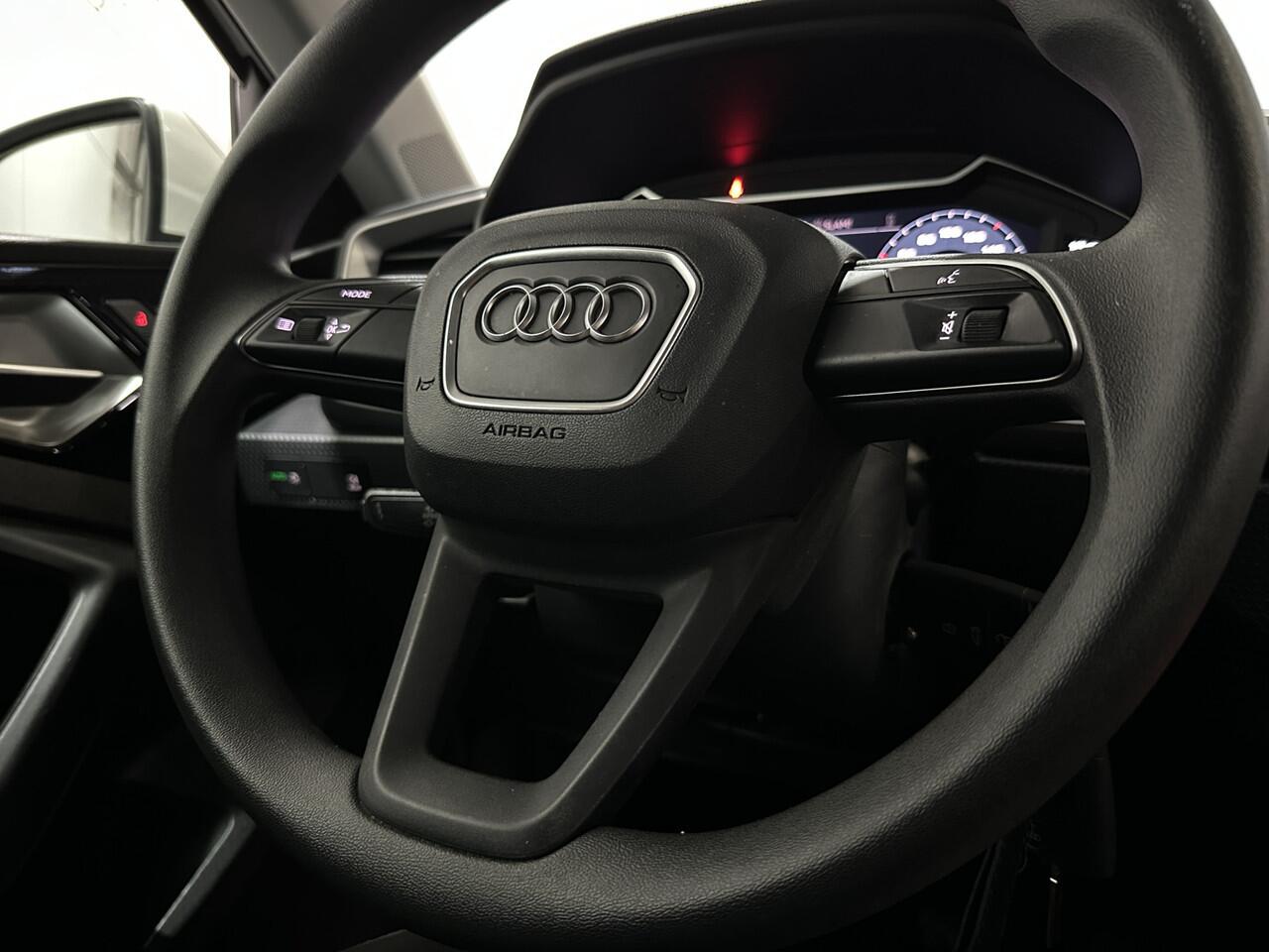 Audi A1 Sportback 25 TFSI - Carplay / Lane assist / Cruise / Parksens. achter