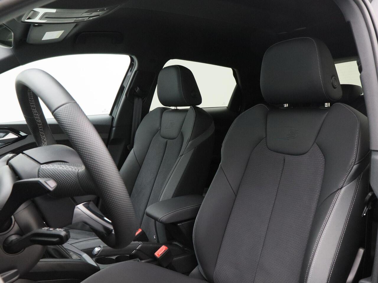 Audi A1 Sportback 25 TFSi Automaat S edition | Adaptive Cruise | Carplay | Navigatiesysteem | Parkeersensoren | Stoel Verwarming | LED | 18 Inch | 11.448 Km!!