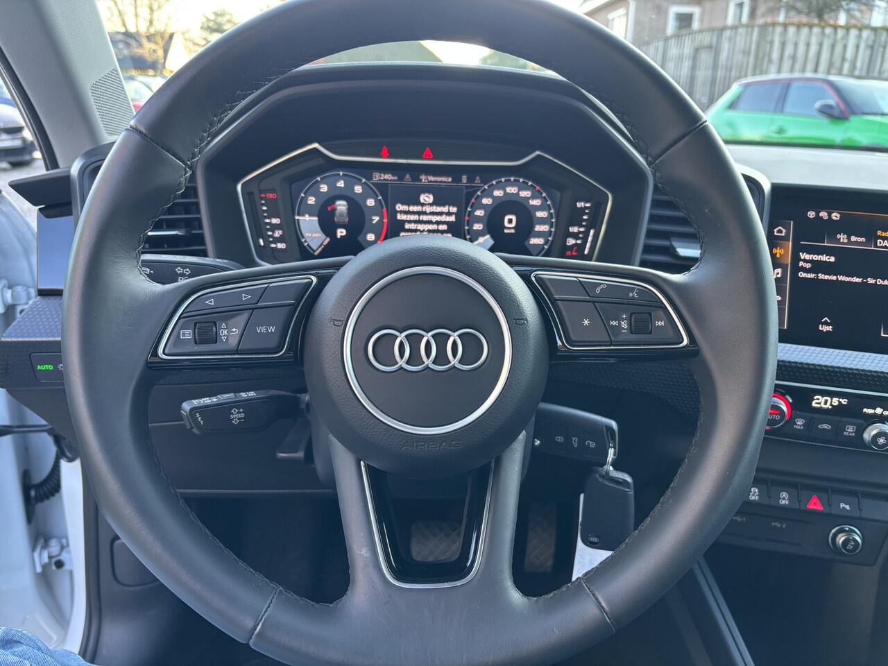 Audi A1 Sportback 30 TFSI S edition Automaat Digi-dash / Parksensors / Zwart dak