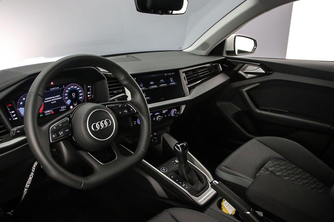 Audi A1 Sportback 25 TFSI S edition | ACC | Camera | Parkeersensoren | Full-led | Optiek zwart | Audi sound |