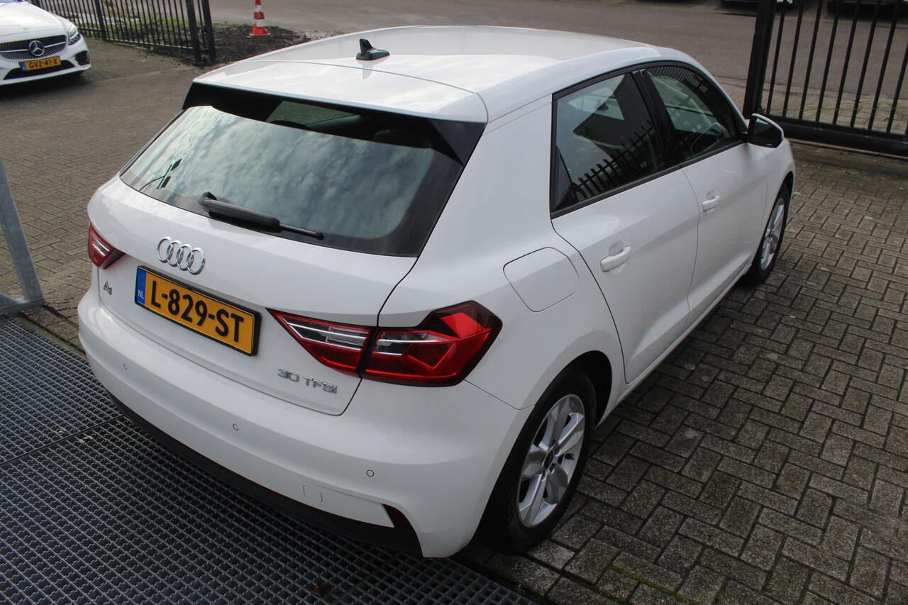 Audi A1 Sportback 30 TFSI STERRENHEMEL Virtueel cockpit/Stoelverwarming/Keyless go/Bluetooth/Climate control/Licht metalen velgen