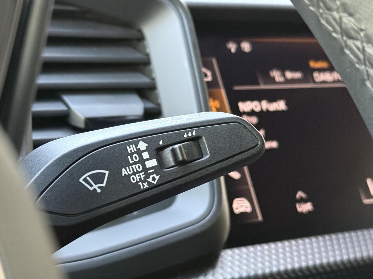 Audi A1 Sportback 30 TFSI Pro Line LED l AppleCarplay l 18 Inch l Black Style l Stoelverarming