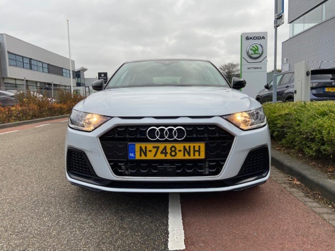 Audi A1 Sportback 25 TFSI Epic / APP.Connect / 17"LMV / Zwart Dak