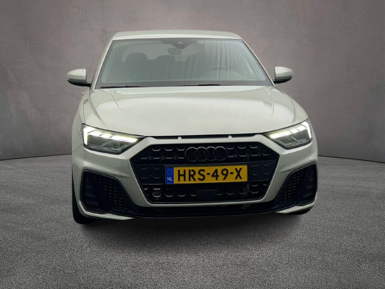 Audi A1 Sportback 25 TFSI S edition | Full-led | Carplay | Parkeersensoren | Ambient lighting | Optiekzwart |