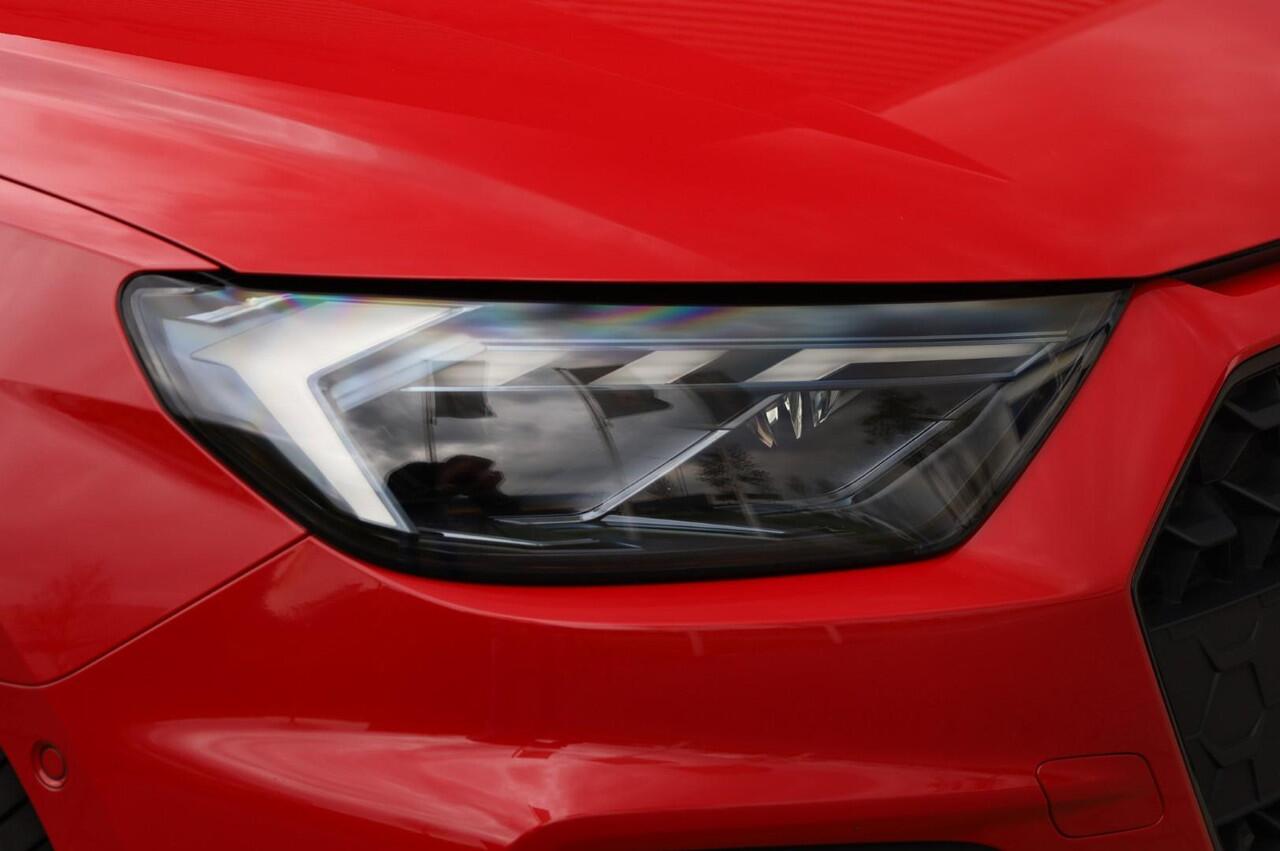 Audi A1 Sportback 40 TFSI 207PK Sonos l Rode Stiksels l Camera l ACC