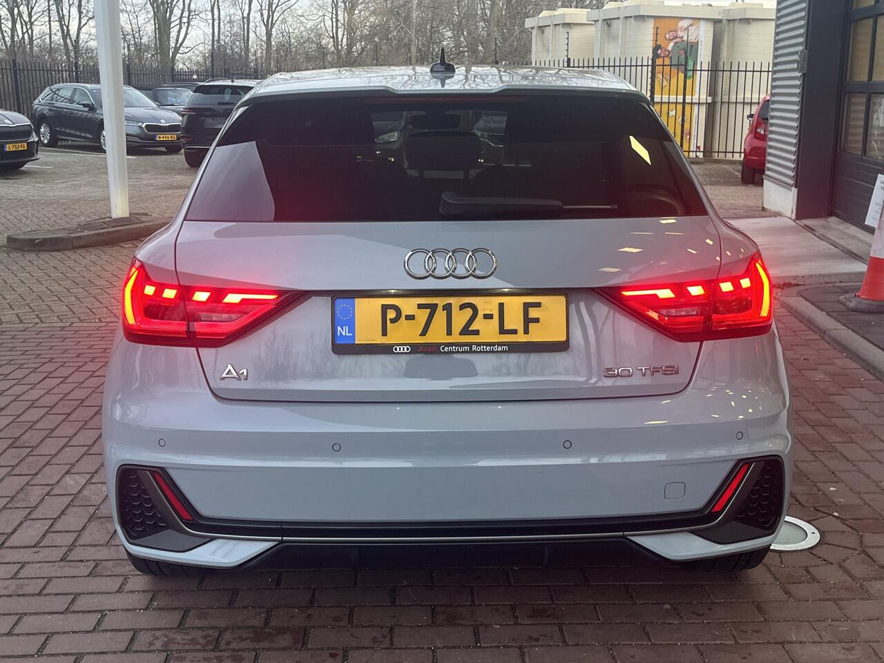 Audi A1 Sportback 30 TFSI S edition / Led / 17 Inch / Sfeerverlichting / PDC / Cruise Control / Half-Leder