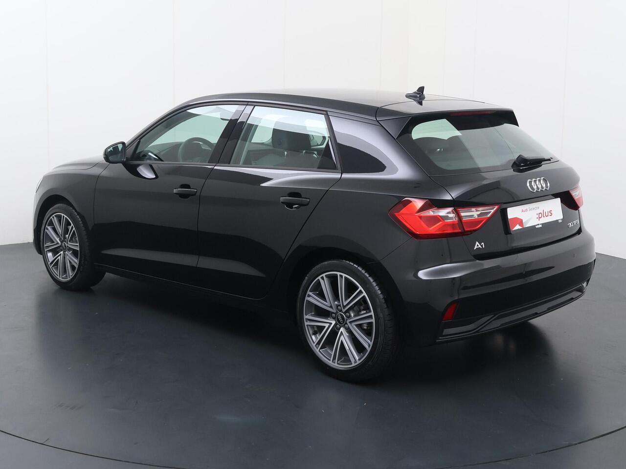 Audi A1 Sportback 30 TFSI Advanced edition | 116 PK | Automaat | Adaptive cruise control | Verwarmde voorstoelen | 17" LM velgen |