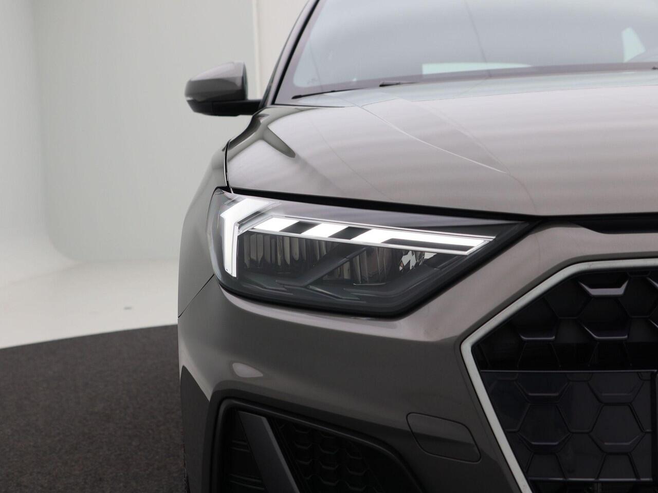 Audi A1 Sportback 25 TFSI S edition | Contrast dak | 17 inch velgen |