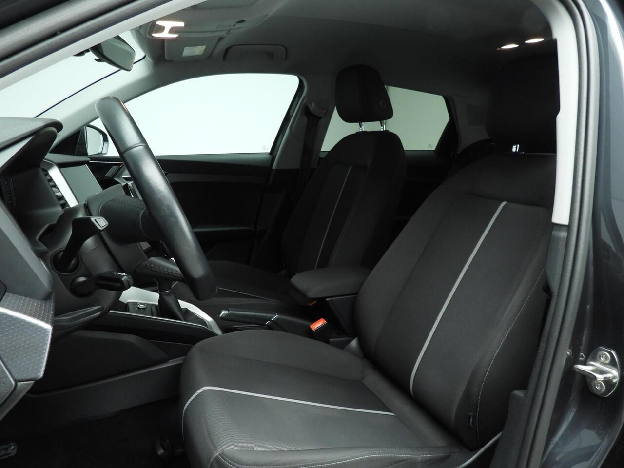 Audi A1 Sportback 30 TFSI epic 115PK | CarPlay | 17" | Parkeersensoren | Sportstuur