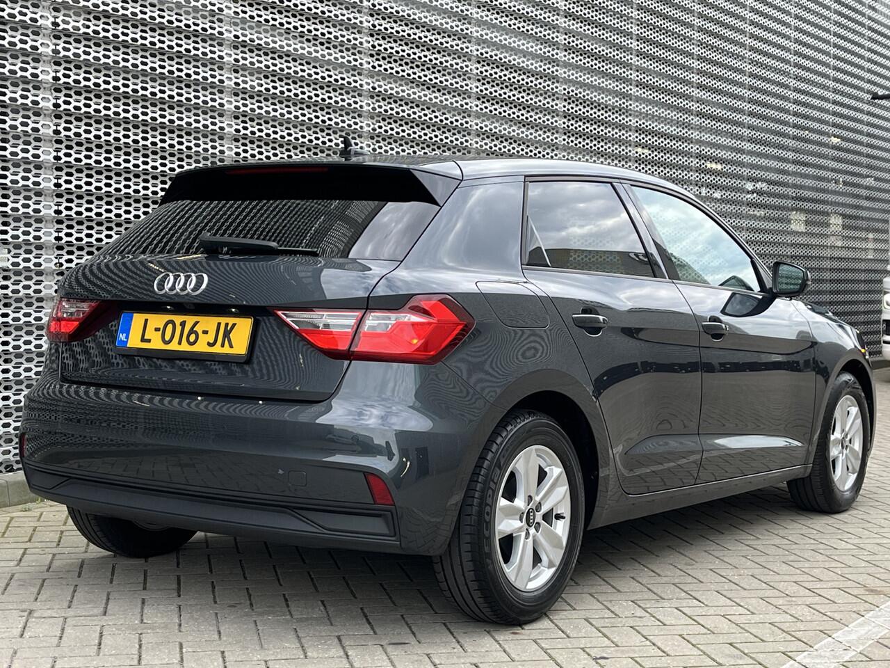 Audi A1 Sportback 25 TFSI Pro Line / App connect / Camera / Parkeersensoren V+A / Cruise controle / Lichtmetaal 15 inch /