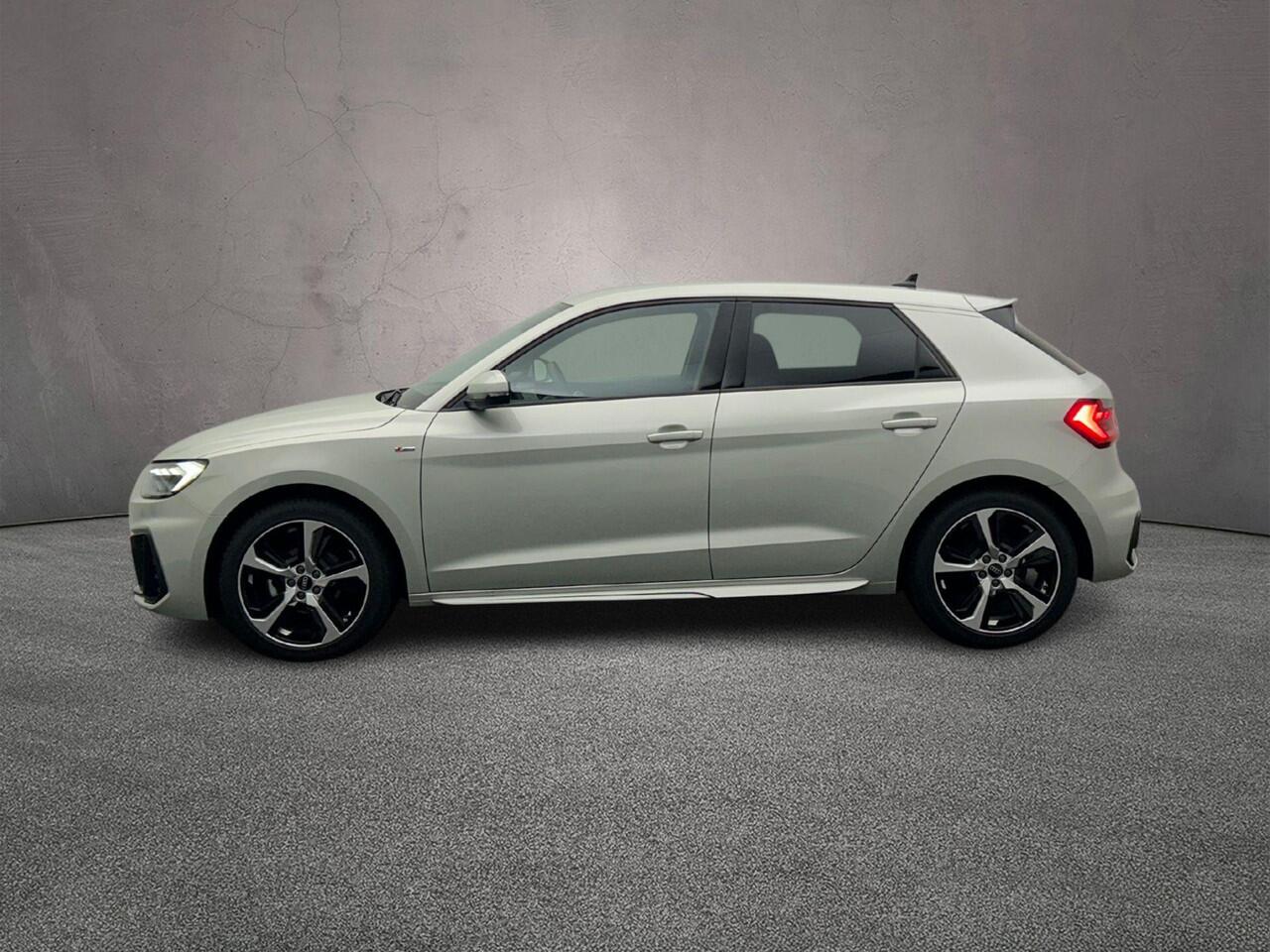 Audi A1 Sportback 25 TFSI S edition | Full-led | Carplay | Parkeersensoren | Ambient lighting | Optiekzwart |