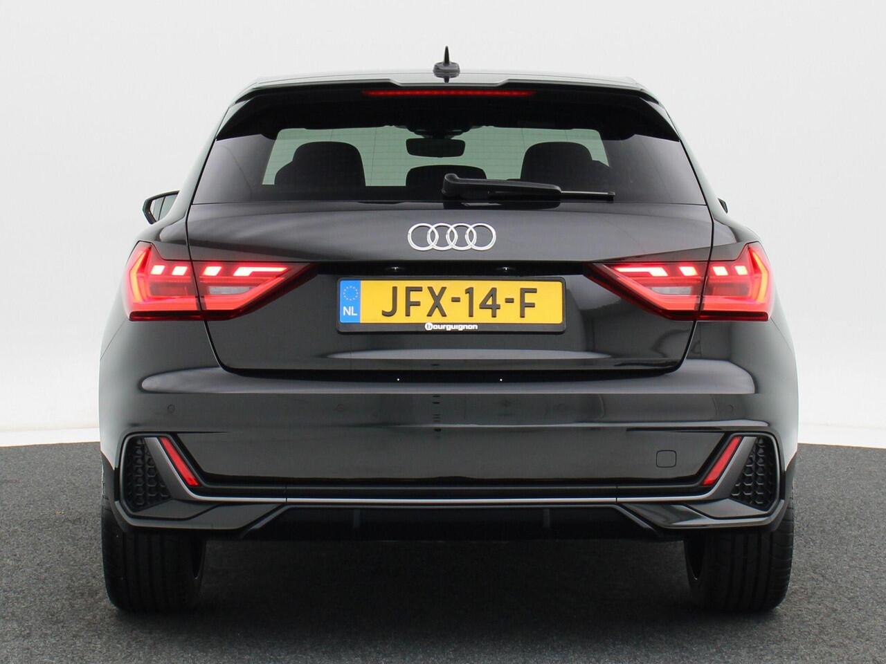 Audi A1 Sportback 25 TFSi Automaat S edition | Adaptive Cruise | Carplay | Navigatiesysteem | Parkeersensoren | Stoel Verwarming | LED | 18 Inch | 11.448 Km!!