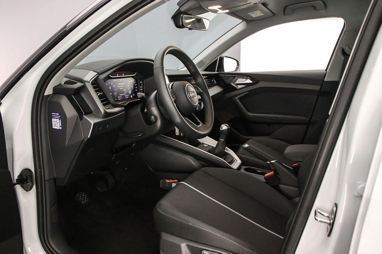 Audi A1 Sportback 25 TFSI 95pk | 17 inch | CarPlay | Clima | Zwartdak | DAB | Verlengde Garantie | Parkeersensoren |