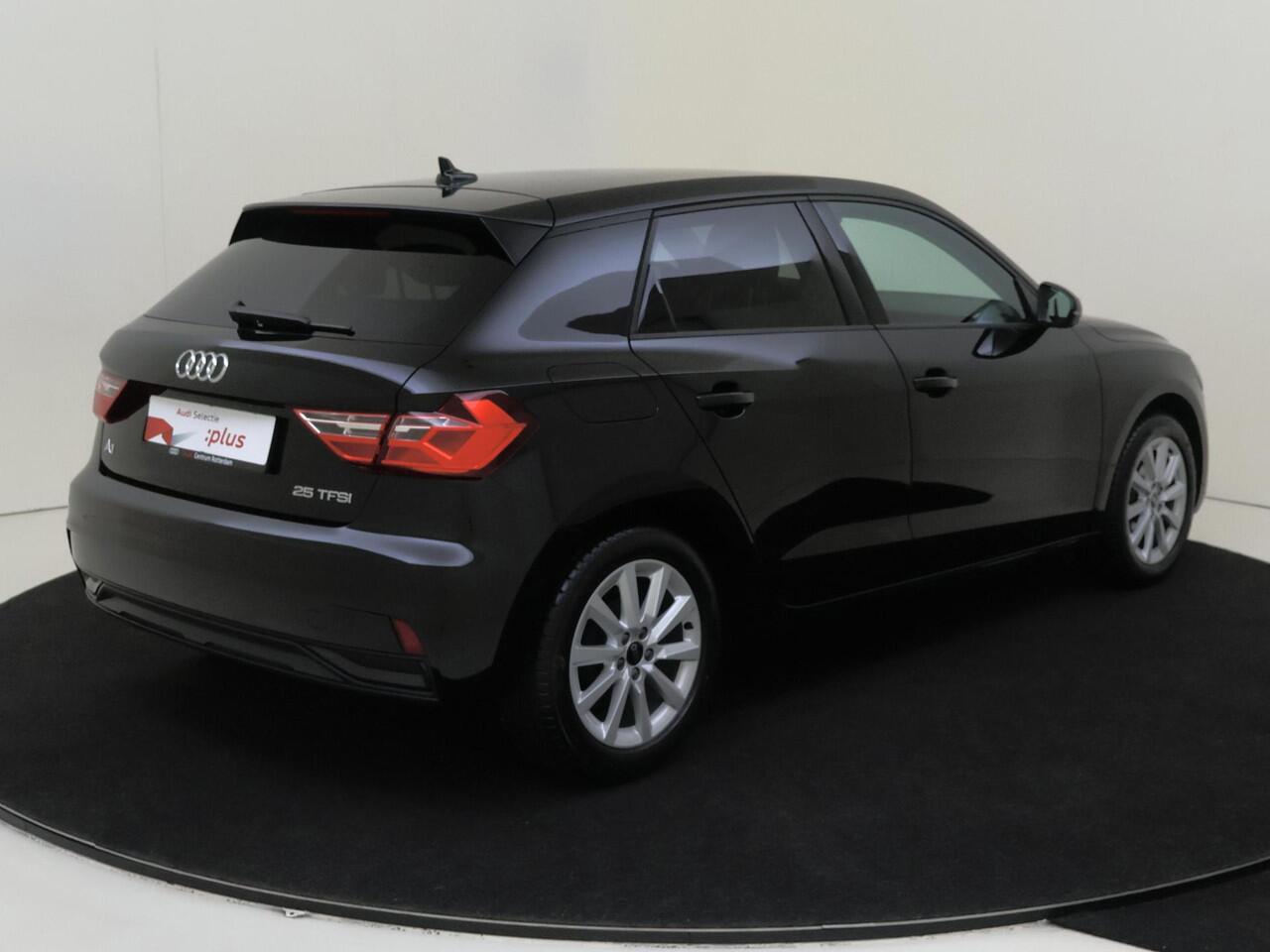 Audi A1 Sportback 25 TFSI Advanced edition | Parkeersensoren achter | Cruise control | CarPlay | Stoelverwarming | Audi virtual cockpit | Draadloze telefoonlader |