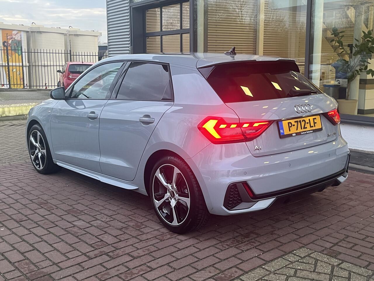 Audi A1 Sportback 30 TFSI S edition / Led / 17 Inch / Sfeerverlichting / PDC / Cruise Control / Half-Leder