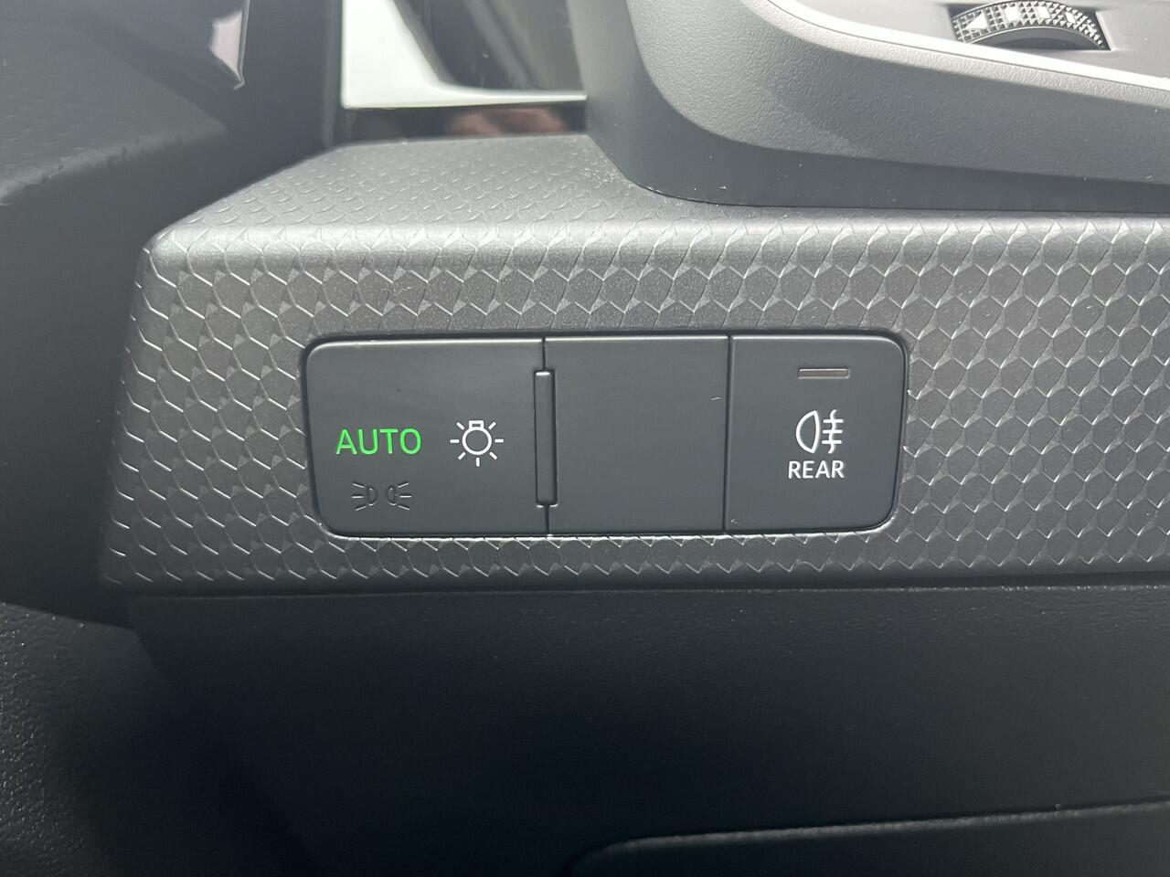 Audi A1 Sportback 25 TFSI epic / CRUISE CONTROL/ LEER/ NAVI / LANE ASSIST/ APPLE CARPLAY/ LED/ DAB/ AIRCO/ 17'' LMV