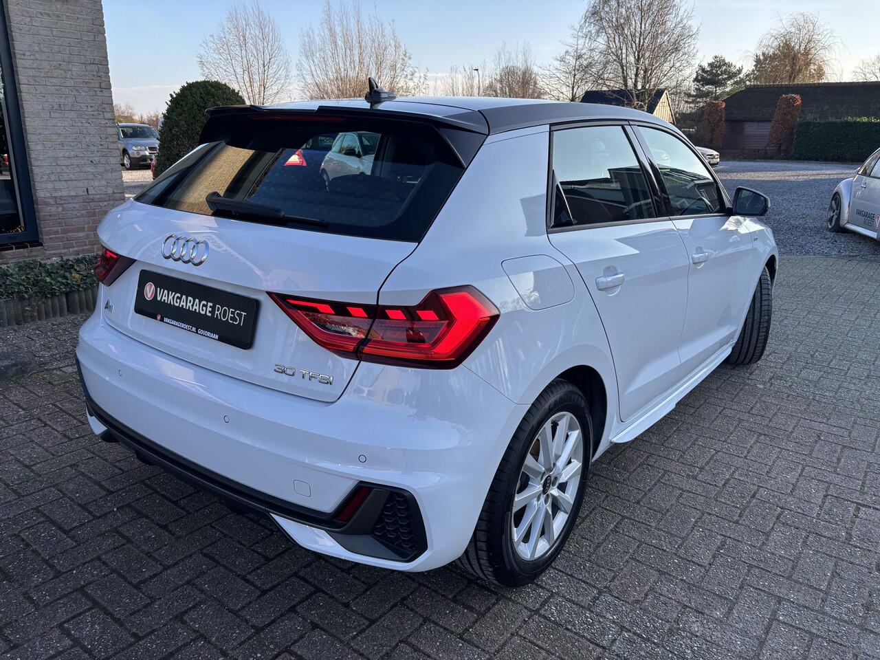 Audi A1 Sportback 30 TFSI S edition Automaat Digi-dash / Parksensors / Zwart dak