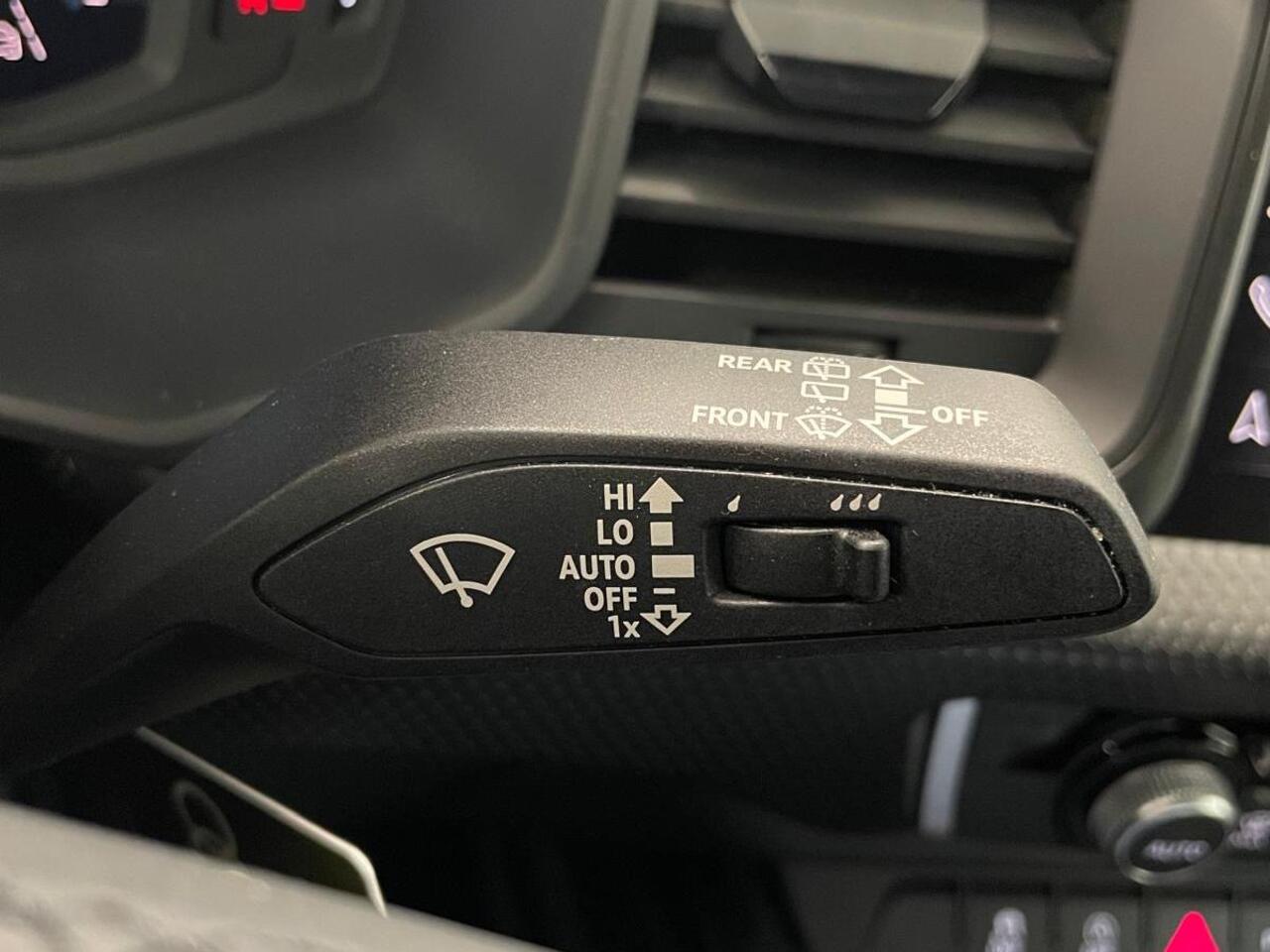 Audi A1 Sportback 30 TFSI 110 pk S-tronic Navigatie Apple Carplay/ Android Auto Parkeersensoren Cruise Control Virtual Cockpit Climate Control Lichtmetalen velgen